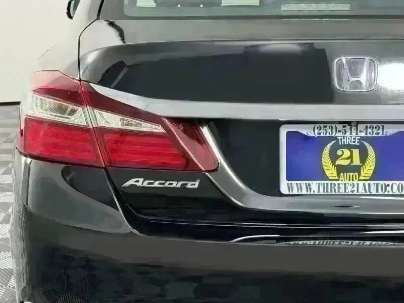 Used 2017 Honda Accord EX image 10