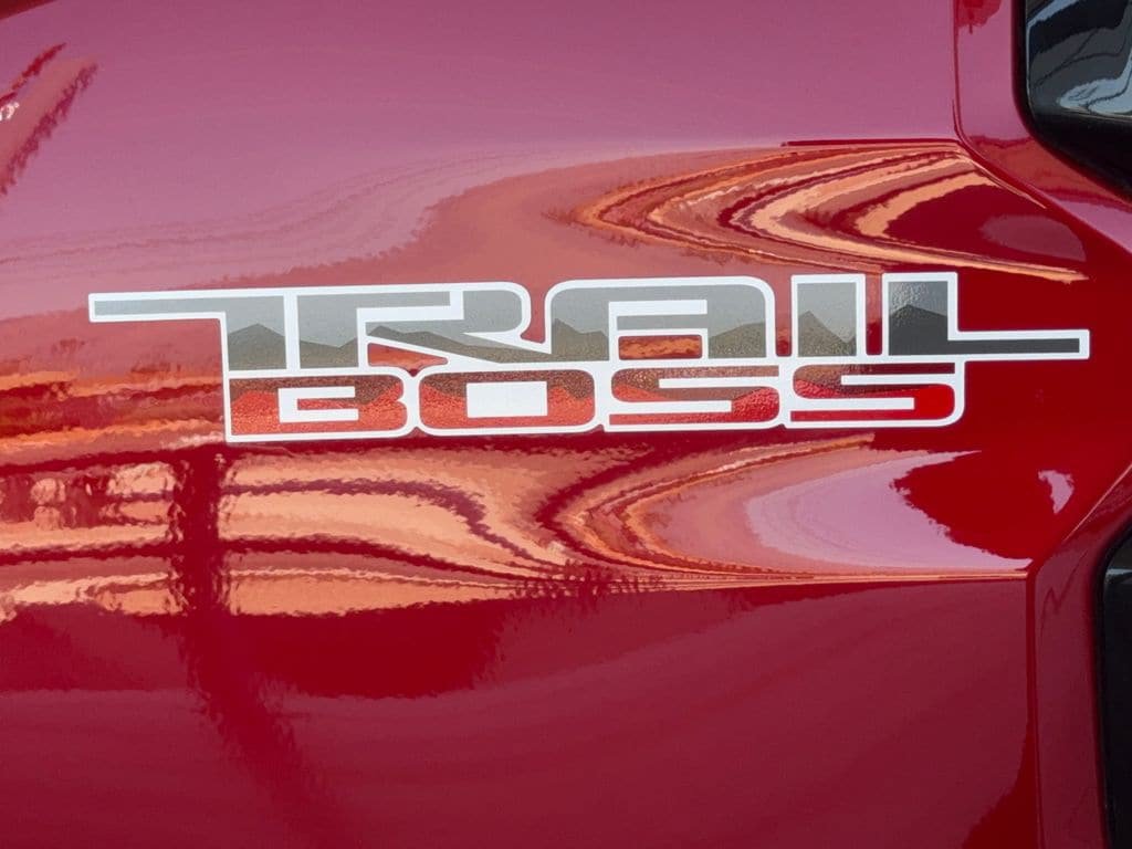 Used 2025 Chevrolet Colorado Trail Boss AWD/4WD image 11