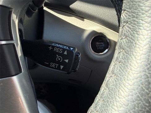 Used 2013 Toyota Highlander Limited image 18