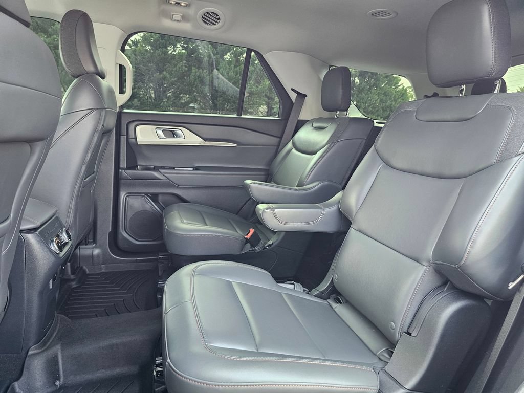 Used 2025 Ford Explorer Active w/ Active Comfort Package AWD/4WD image 19