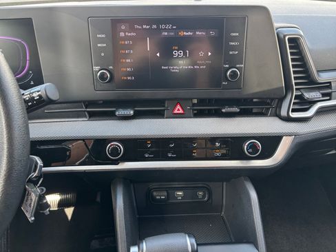 Used 2025 Kia Sportage LX image 17
