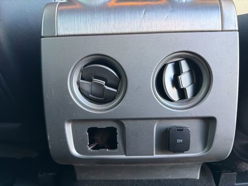 Used 2014 Ford F150 Platinum image 10