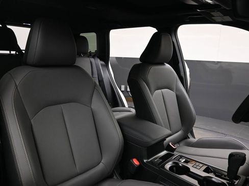 New 2026 Subaru Outback Limited image 13