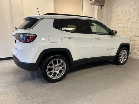 Used 2023 Jeep Compass Latitude image 44