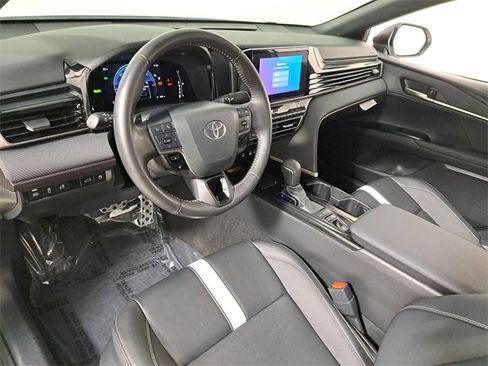 Used 2025 Toyota Camry LE image 18