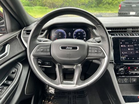 Used 2022 Jeep Grand Cherokee Altitude AWD/4WD image 10