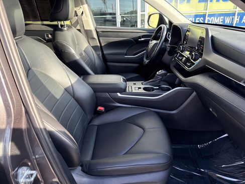 Used 2021 Toyota Highlander XLE image 34