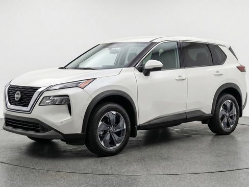 Used 2025 Nissan Rogue SV FWD image 3