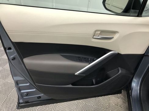 Used 2023 Toyota Corolla Cross XLE w/ Convenience Package image 13