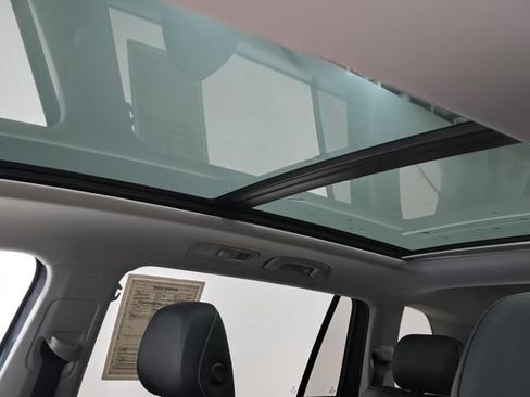 Used 2023 Volkswagen Tiguan SE FWD image 20