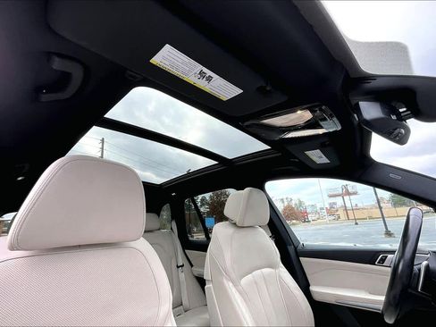 Used 2022 BMW X5 xDrive45e w/ Luxury Seating Package image 13