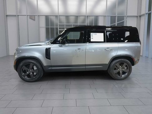 Used 2023 Land Rover Defender 110 SE AWD/4WD image 5