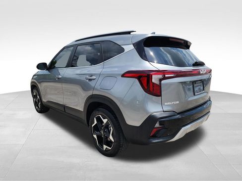 Used 2025 Kia Seltos EX FWD image 7
