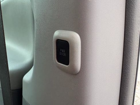 Used 2014 Toyota Sienna LE FWD image 17