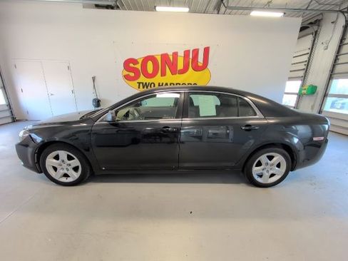 Used 2010 Chevrolet Malibu LS FWD image 2