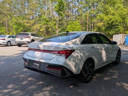 Used 2024 Hyundai Elantra SEL w/ Convenience Package FWD image 5