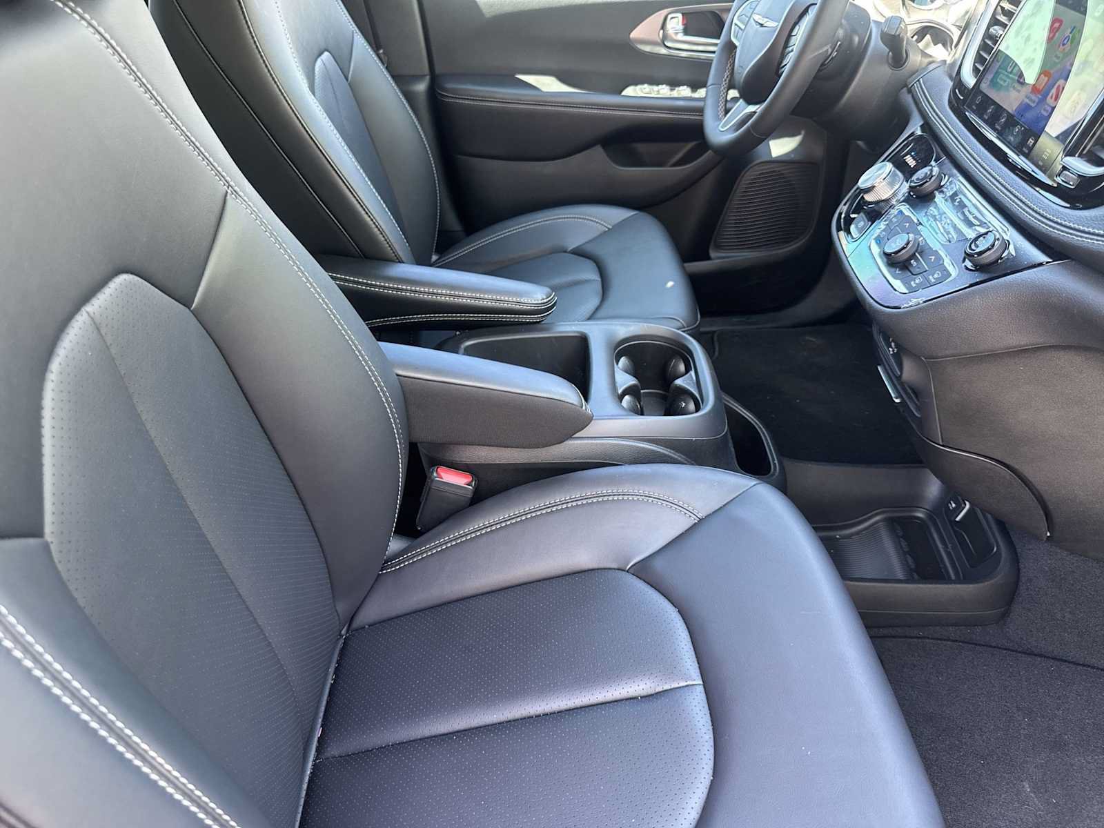 New 2026 Chrysler Pacifica Select FWD image 16