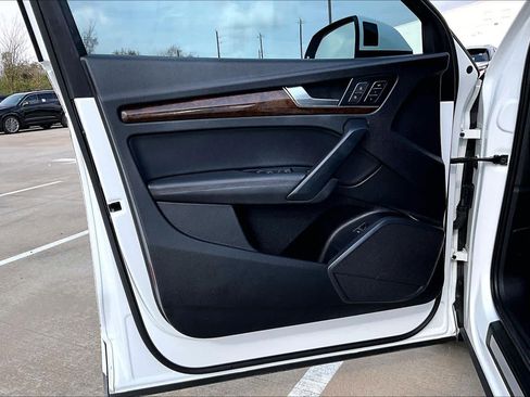 Used 2020 Audi Q5 Premium Plus w/ Premium Plus Package image 20