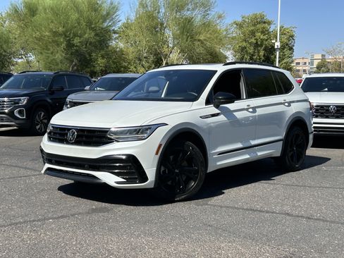 Used 2023 Volkswagen Tiguan SE R-Line FWD image 31
