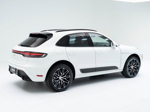 Certified 2026 Porsche Macan AWD/4WD image 9
