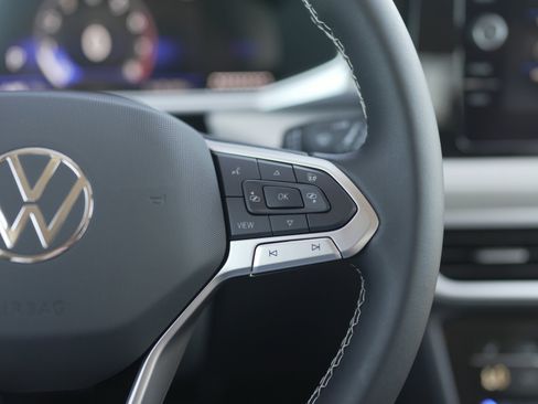 New 2025 Volkswagen Taos SE image 20