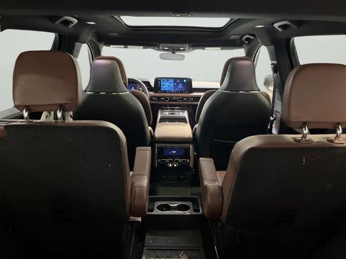 Used 2026 Lincoln Aviator Reserve AWD/4WD image 18
