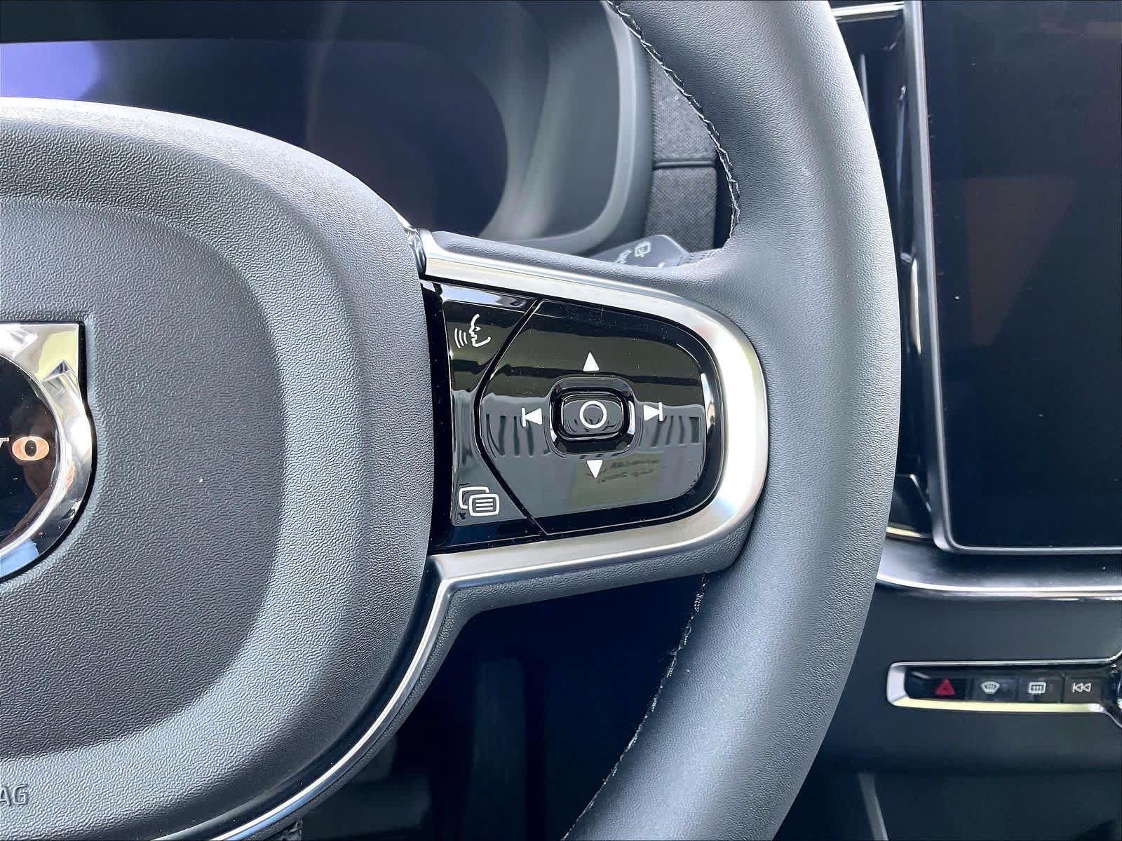 New 2026 Volvo XC90 B5 Plus w/ Protection Package AWD/4WD image 18