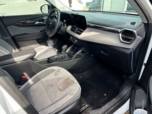 Used 2025 Chevrolet TrailBlazer LS w/ LS Convenience Package FWD image 12