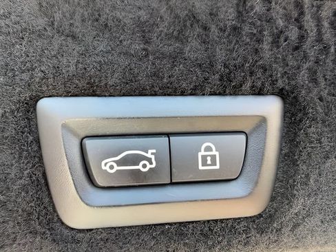 Used 2021 BMW 740i xDrive AWD/4WD image 9