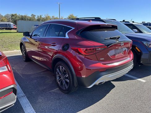Used 2018 INFINITI QX30 AWD image 3