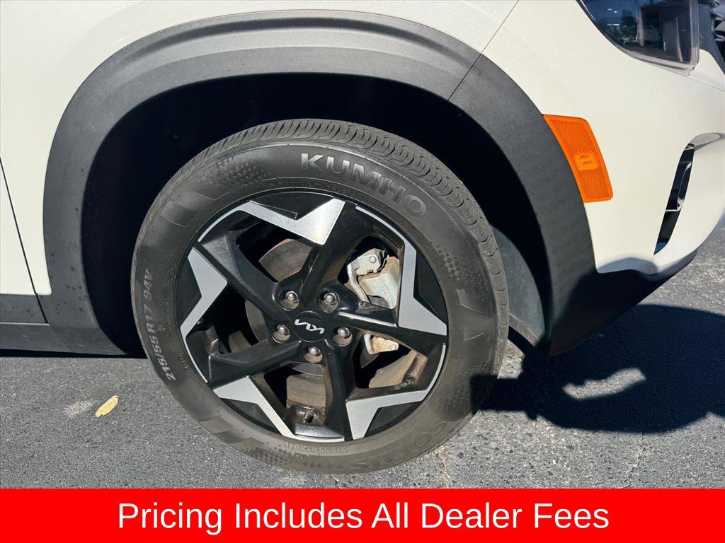 Certified 2024 Kia Seltos EX FWD image 2