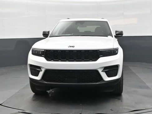 New 2025 Jeep Grand Cherokee Laredo image 9