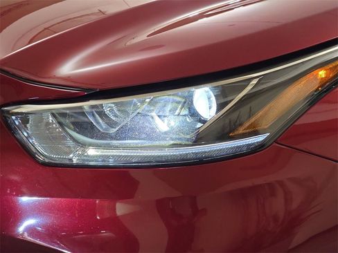 Used 2021 Toyota Highlander Platinum image 34