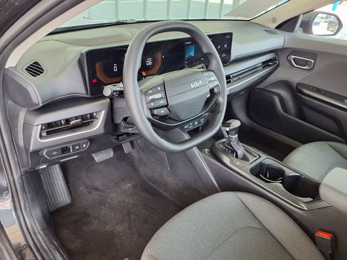 Used 2025 Kia K4 FWD image 22