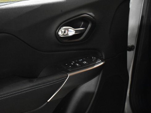 Used 2021 Jeep Cherokee Latitude image 14