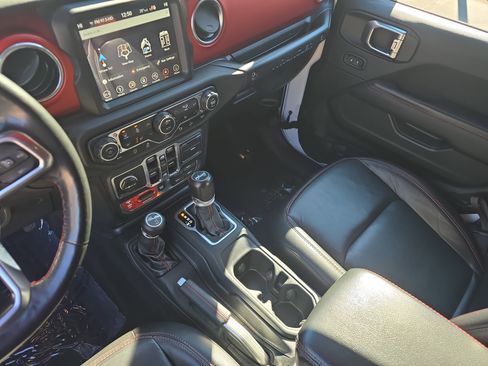 Used 2018 Jeep Wrangler Unlimited Rubicon w/ Dual Top Group image 27