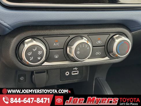 Used 2025 Nissan Versa SV image 19