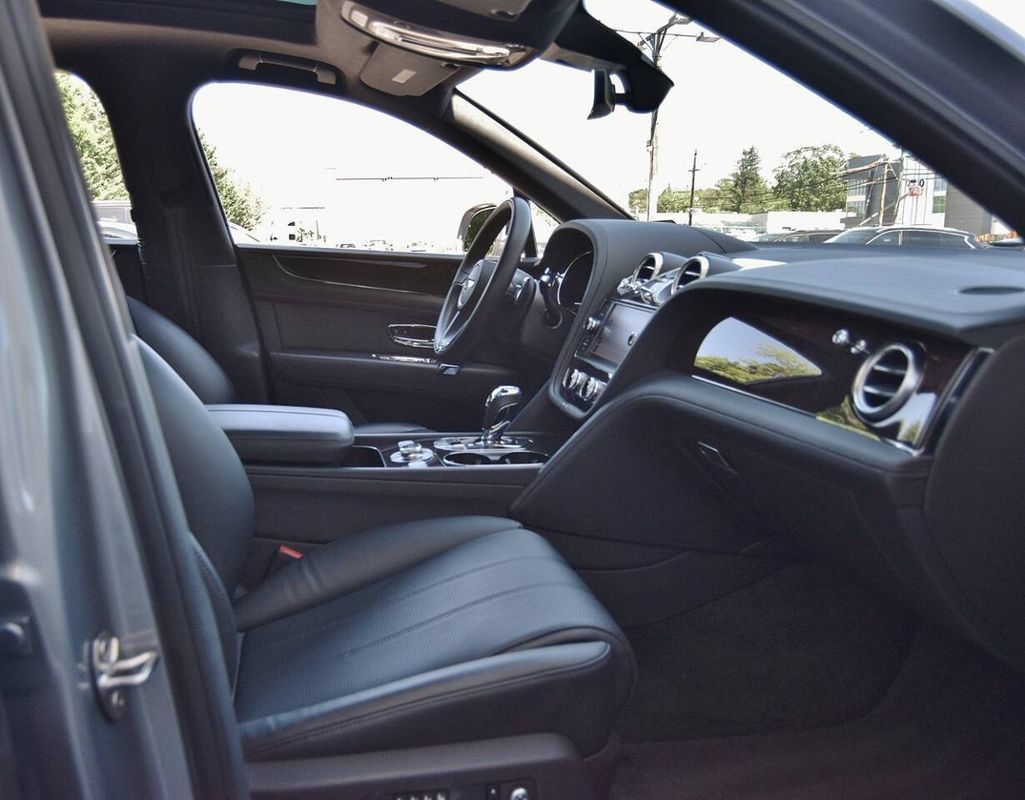 Used 2019 Bentley Bentayga AWD/4WD image 22
