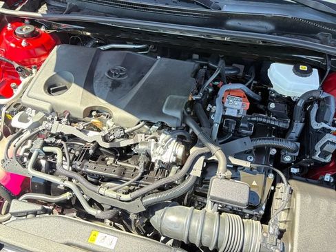 Used 2025 Toyota Camry SE FWD image 9