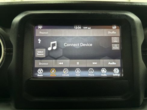 Used 2018 Jeep Wrangler Unlimited Sahara image 27