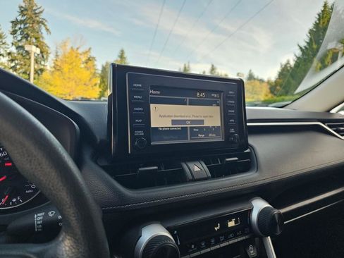 Used 2019 Toyota RAV4 LE w/ Carpet Mat Package AWD/4WD image 26