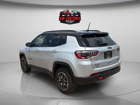 Used 2025 Jeep Compass Trailhawk AWD/4WD image 5