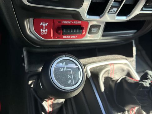 Used 2018 Jeep Wrangler Unlimited Rubicon AWD/4WD image 18