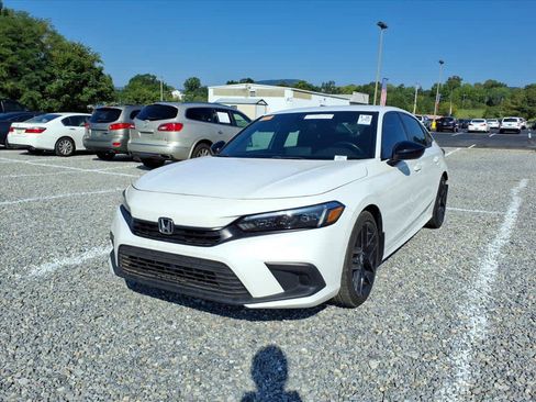 Used 2023 Honda Civic Sport image 3
