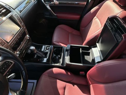 Used 2020 Lexus GX 460 Premium w/ Premium Package image 29