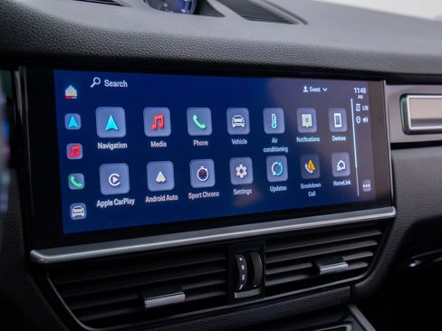 Certified 2023 Porsche Cayenne Platinum Edition image 23