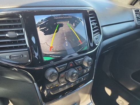 Used 2020 Jeep Grand Cherokee Altitude image 16