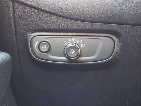 Used 2018 Chevrolet Equinox LT image 11