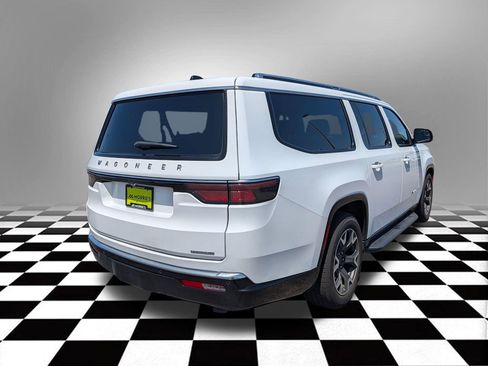 Used 2024 Jeep Wagoneer L Series III w/ Flexible Seating Group AWD/4WD image 8