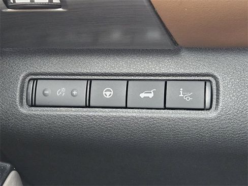 Used 2025 Nissan Pathfinder Platinum image 22